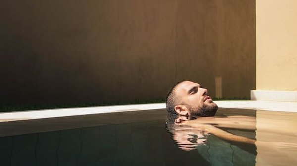 Où trouve-t-on des campings autour de Fréjus avec spa ?