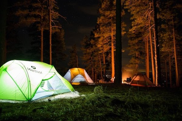 Quelles sont les meilleures destinations détente pour un séjour en camping en Ardèche ?