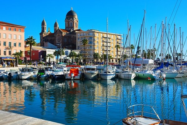 Quelles sont les destinations les plus relaxantes pour un camping à Santa Lucia à Saint Raphaël ?