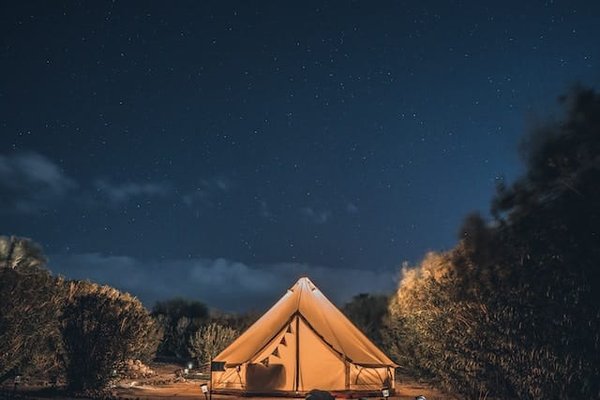 Quels sont les sites qui proposent des promotions sur des séjours en camping en Vendée ?