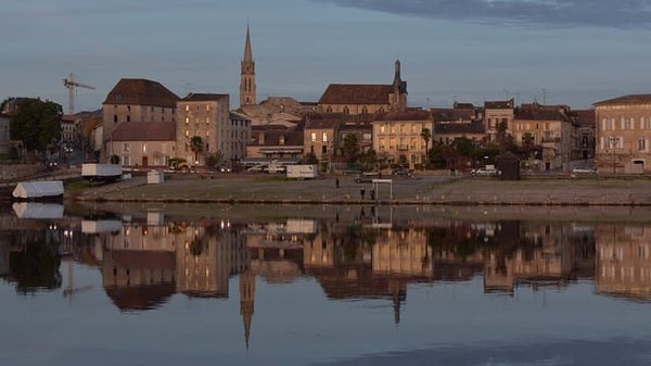 Quels sont les équipements disponibles dans le camping la Cigaline proche de Bergerac ?