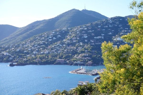 Découvrez la carte complète des campings dans le Var pour vos vacances en plein air